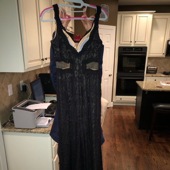 Prom dress only worn once. Great condition! - Picture 3 of 4